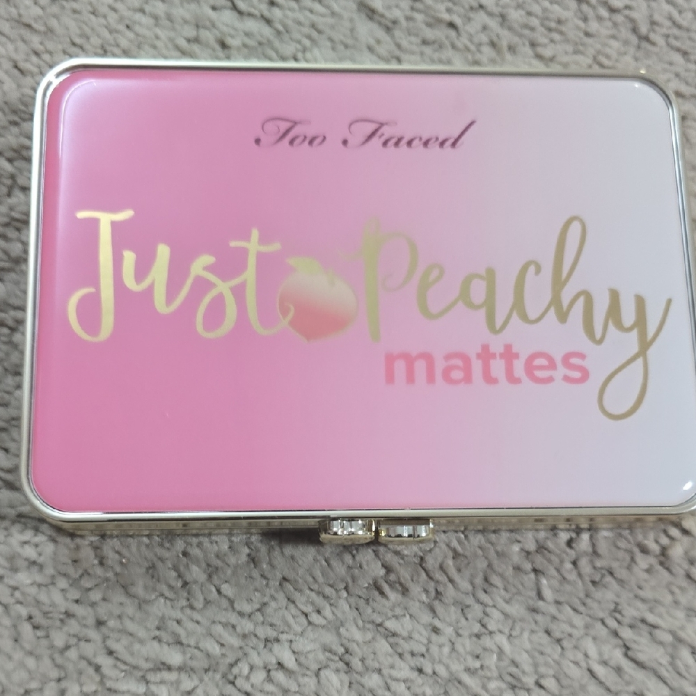 Too Faced Peachy Mattes Palette. Peach Scented. Extremely Rare!